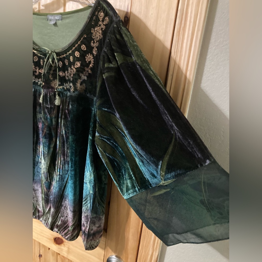 Roz & Ali Green Velvet Bohemian Blouse - Picture 4 of 5